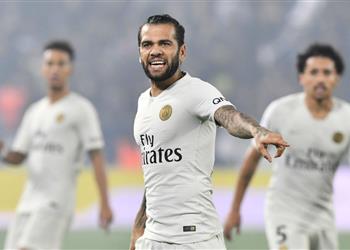 توخيل يتمنى استمرار داني ألفيس مع باريس سان جيرمان