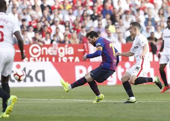 بالفيديو هاتريك ميسي يقود برشلونة لفوز صعب برباعية أمام إشبيلية