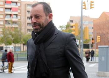 رئيس برشلونة السابق يعرض مبلغ ا ضخم ا للقضاء الإسباني للإفراج عنه