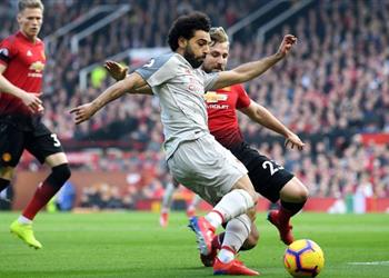 جاري نيفيل شاو أفضل لاعب في مباراة ليفربول ويونايتد لإيقافه لمحمد صلاح