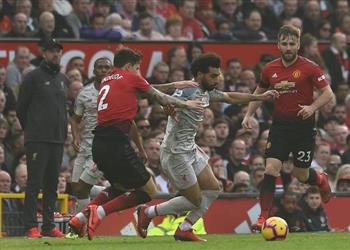 كلوب يعترف لينديلوف وشاو نجحا في مهمتهما أمام محمد صلاح