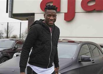 وكيل حارس أياكس يعترف باهتمام برشلونة لضمه