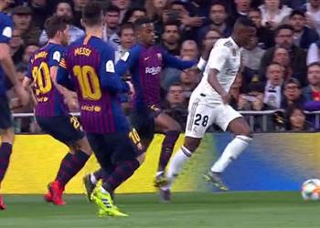 بالفيديو راديو ماركا يوضح هل يستحق فينيسيوس ركلة جزاء أمام برشلونة