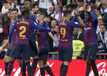 آس تكشف حديث لاعبي برشلونة بين شوطي المباراة أمام ريال مدريد