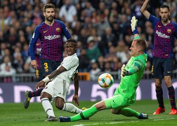 سولاري يرفض الحديث عن إيقاف راموس ويدافع عن بيل ويشيد بفينيسيوس