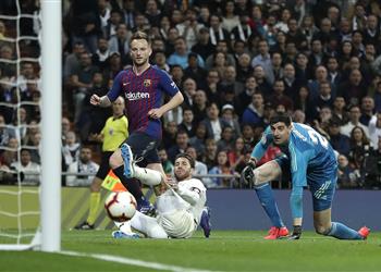 فيديو راكيتيتش يقود برشلونة لفوز جديد على ريال مدريد في الكلاسيكو بالدوري الإسباني