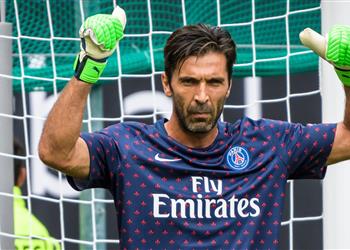 بوفون مانشستر يونايتد وسيتي رغبا في ضمي سابق ا