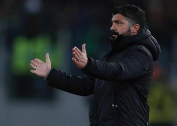 تقارير مدافع برشلونة على رادار ميلان في الصيف