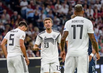 لوف يتخذ قرار ا صادم ا لثلاثي بايرن ميونخ