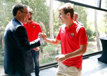 رئيس برشلونة يوجه رسالة لسامبر بعد رحيله