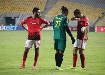 طبيب الأهلي يحصن لاعبي الفريق من الملاريا قبل مواجهة فيتا كلوب