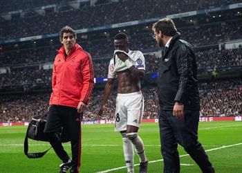 رسالة مؤثرة من فينيسيوس بعد إصابته القوية أمام أياكس بدوري الأبطال