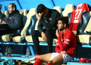 طبيب الأهلي يتخذ قرار ا تجاه حمدي فتحي بعد إصابته