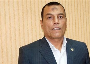 ناصر عباس مراقب ا للحكام في مباراة الصفاقسي والنجم بالكونفدرالية