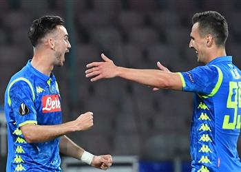 نابولي يضرب سالزبورج بالثلاثة ويضع قدما في ربع نهائي يوروباليج