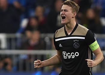 دي ليخت يصدم بايرن وأتلتيكو مدريد وينعش آمال برشلونة