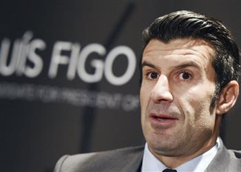 لويس فيجو رونالدو لا ي مكن تعويضه وجماهير ريال مدريد أفضل من برشلونة