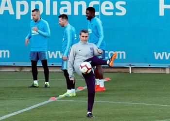 فالفيردي يعلن قائمة برشلونة لمباراة ريال بيتيس في الدوري الإسباني