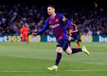 بالفيديو جماهير ريال بيتيس تصفق وتنحني لميسي بعد هدفه الثالث الخرافي