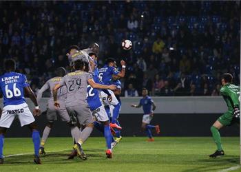 فيديو بمشاركة علي غزال فريينسي يتعثر مجدد ا ويفرط في الانتصار أمام تونديلا بالدوري البرتغالي