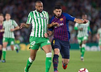 أس تكشف مدة غياب سواريز عن برشلونة بعد إصابته أمام بيتيس