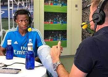 فينيسيوس لم أفكر في اللعب مع ميسي رفضت أموال برشلونة ولهذا السبب انتقلت لريال مدريد