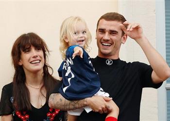 شقيقة جريزمان ترد على أنباء انتقاله إلى برشلونة