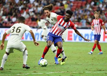 المدير الرياضي لأتلتيكو مدريد يتواصل مع رابيو أمام أنظار برشلونة