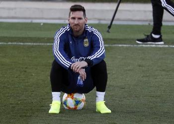 مدرب الأرجنتين يعلن موقف ميسي النهائي من المشاركة أمام فنزويلا