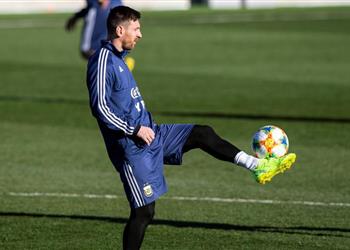 جناح بلباو الأرجنتين محظوظة بعودة ميسي وأنتظر إشارة إنريكي