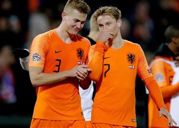 يوفنتوس وبرشلونة يراقبان دي ليخت بمباراة هولندا وألمانيا