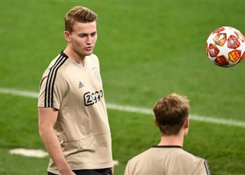 دي ليخت الانتقال لبرشلونة لا أدرس اللغة الإسبانية