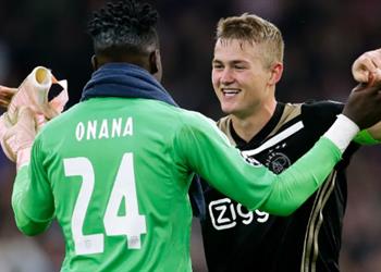 رسمي ا أياكس يجدد عقد نجمه ويغلق الباب أمام برشلونة