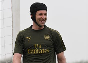 آرسنال يعرض منصب ا تدريبي ا على بيتر تشيك ويخشى تشيلسي