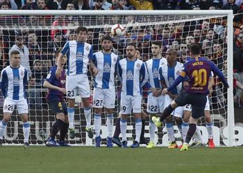 فيديو ميسي يقود برشلونة لفوز ا صعب ا على جاره إسبانيول في الدوري الإسباني