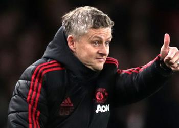 مانشستر يونايتد يقترب من استعادة لاعبه السابق