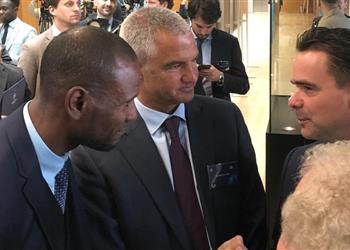 المدير الرياضي لأياكس برشلونة عرض علينا ضم بعض ا من لاعبيه الشباب