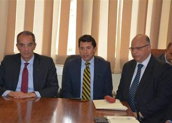 وزير الرياضة يبحث الاستعدادات الخاصة بكأس الأمم الإفريقية مع وزير الاتصالات