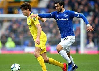 إيفرتون يستعد لشراء عقد جوميز من برشلونة