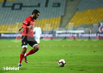 حسين الشحات ينفعل بسبب استبداله في مباراة الأهلي والاتحاد السكندري
