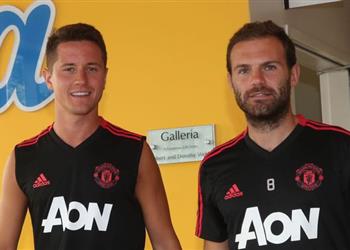 مانشستر يونايتد يقترب من فقدان هيريرا وماتا