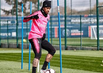 بعد غيابه لثلاثة أشهر نيمار يعود لتدريبات باريس سان جيرمان