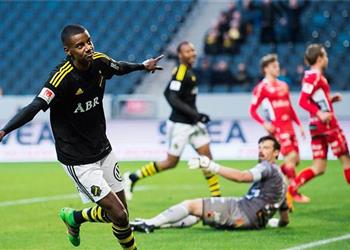 خليفة إبراهيموفيتش يعود على رادار برشلونة بعدما رفض ريال مدريد