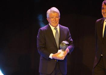 رئيس أتلتيكو مدريد أتمنى تتويج برشلونة بدوري أبطال أوروبا وثنائية جريزمان وميسي ستكون رائعة معنا