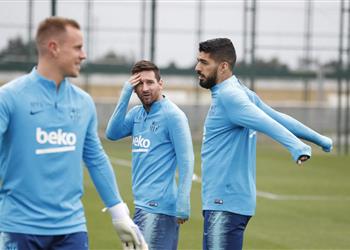 قائمة برشلونة لمواجهة أتلتيكو مدريد استدعاء بواتينج وغياب فيدال وديمبلي