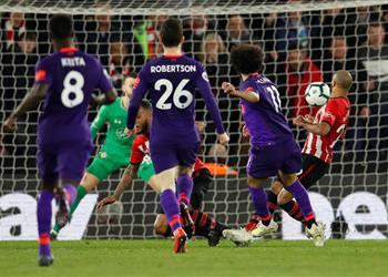 بالفيديو محمد صلاح يسجل ويقود ليفربول لاستعادة الصدارة بثلاثية في شباك ساوثهامبتون