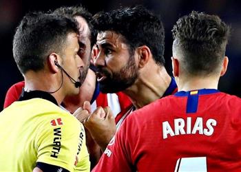 تقرير حكم مباراة برشلونة وأتلتيكو مدريد يحسم سبب طرد كوستا