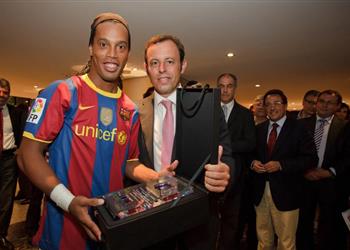 رونالدينيو انتقالي لبرشلونة يحسب لساندرو روسيل