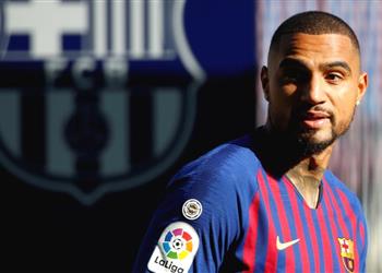 بواتينج يرد بتعليق ساخر على مشجع بعد استفزازه