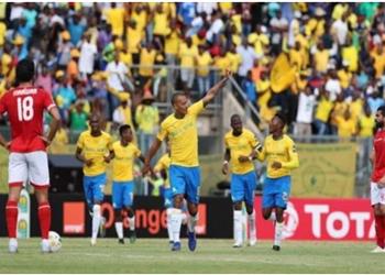 صحيفة جنوب إفريقية تتهم كاف بمجاملة الأهلي قبل مواجهة صن داونز في برج العرب